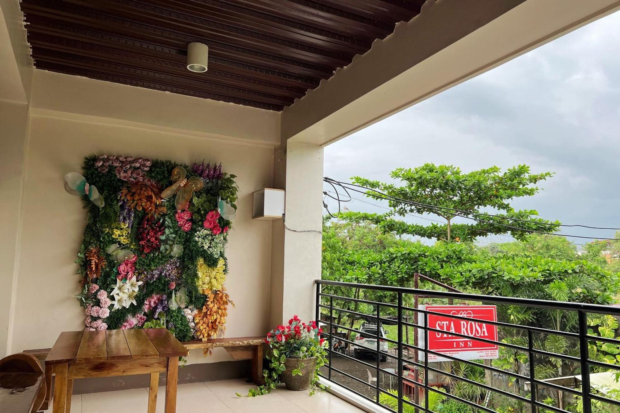 Sta Rosa Inn Iloilo Powered By Cocotel Exterior foto